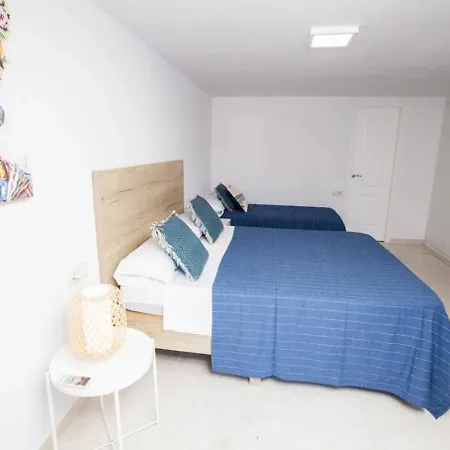 Meru 7 Pax, Ac, Piscina Y Mini Campo Deportivo * Lloret de Mar