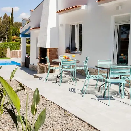 Meru 7 Pax, Ac, Piscina Y Mini Campo Deportivo *